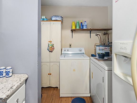 5th image of 554 Rabitsch Rd