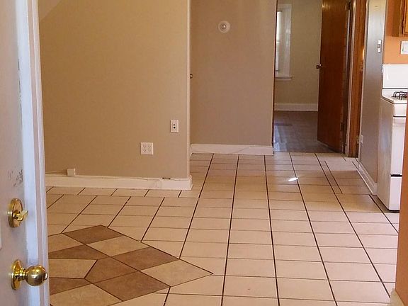 2nd image of 4322 S Fairfield Ave #2