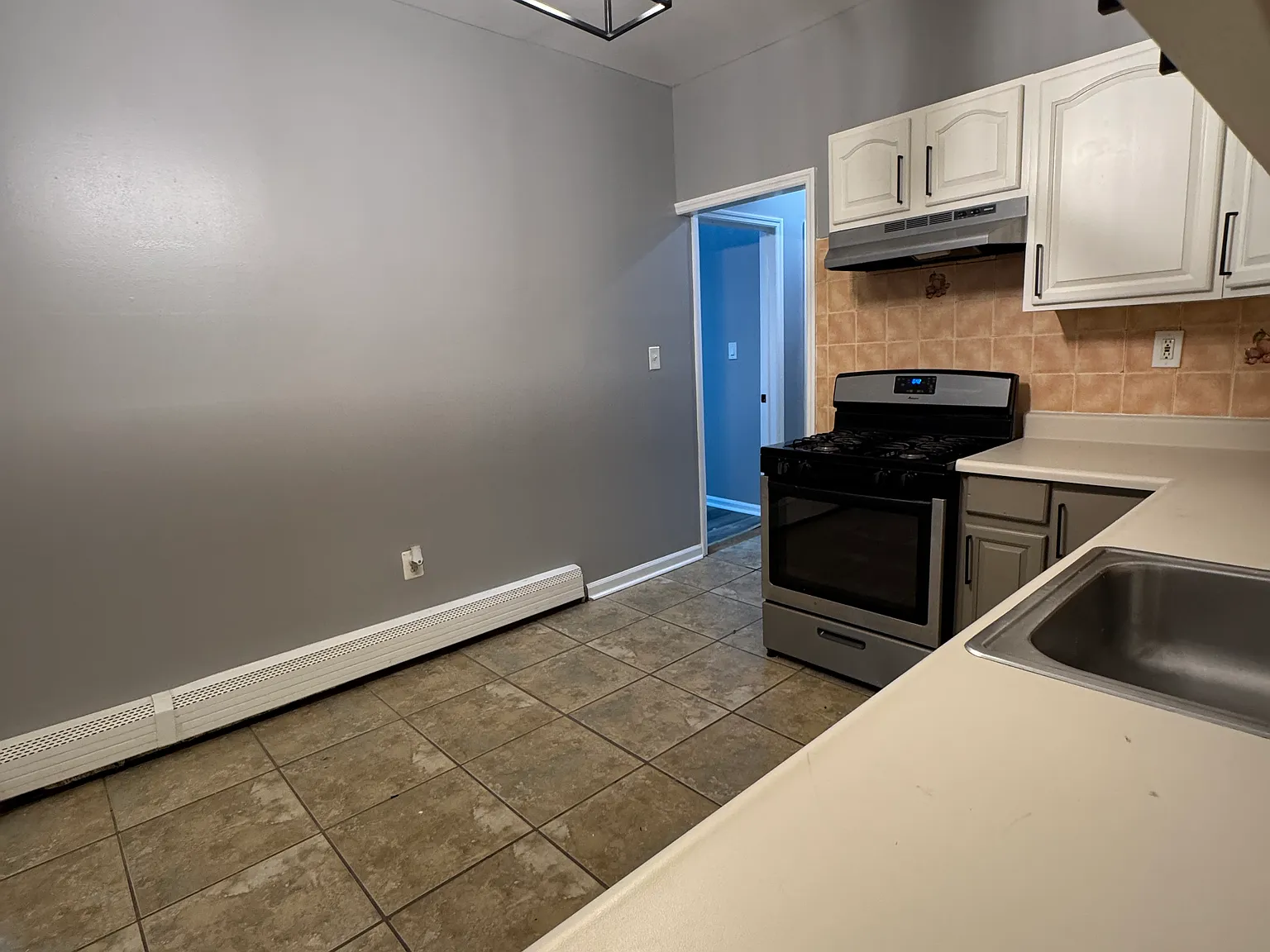 3 bed, $2,100 — Photo 3