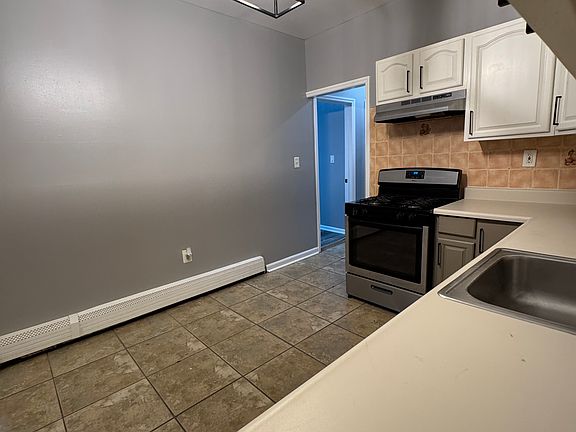 3rd image of 384 Badger Ave APT 3