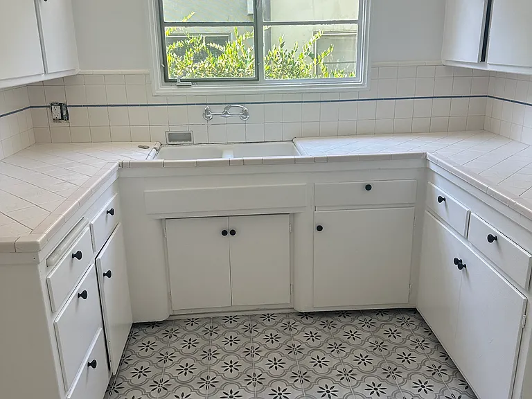 1009 N Sweetzer Ave #6 — Photo 9