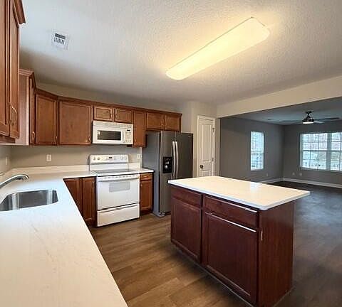 5th image of 945 Norwood Village Ln