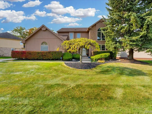 37442 Glengrove Dr, Farmington Hills, MI 48331