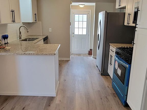 5th image of 23176 Elmira St