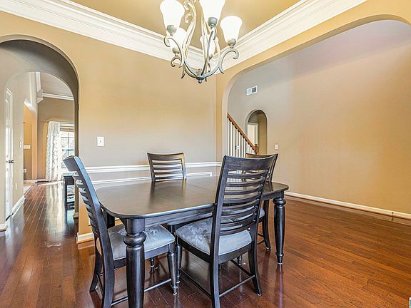 4th image of 165 Eagle Cove Dr
