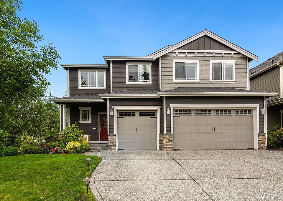 Great curb appeal & desirable floor plan