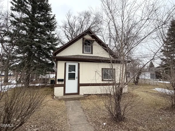401 7th Ave SE, Jamestown, ND 58401