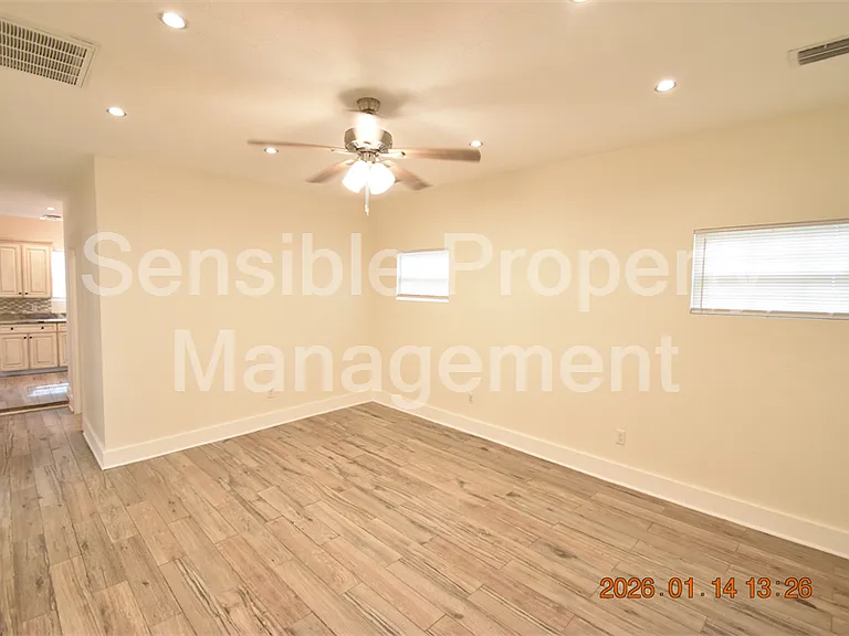 907 E Patterson St — Photo 3