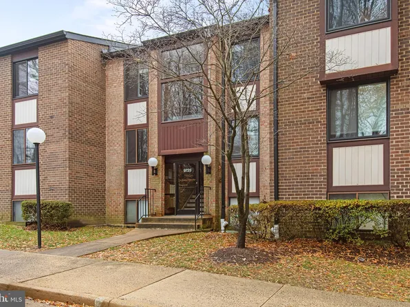 9725 Kings Crown Ct APT 101, Fairfax, VA 22031