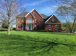 190 Norwood Ln, Orchard Park, NY 14127