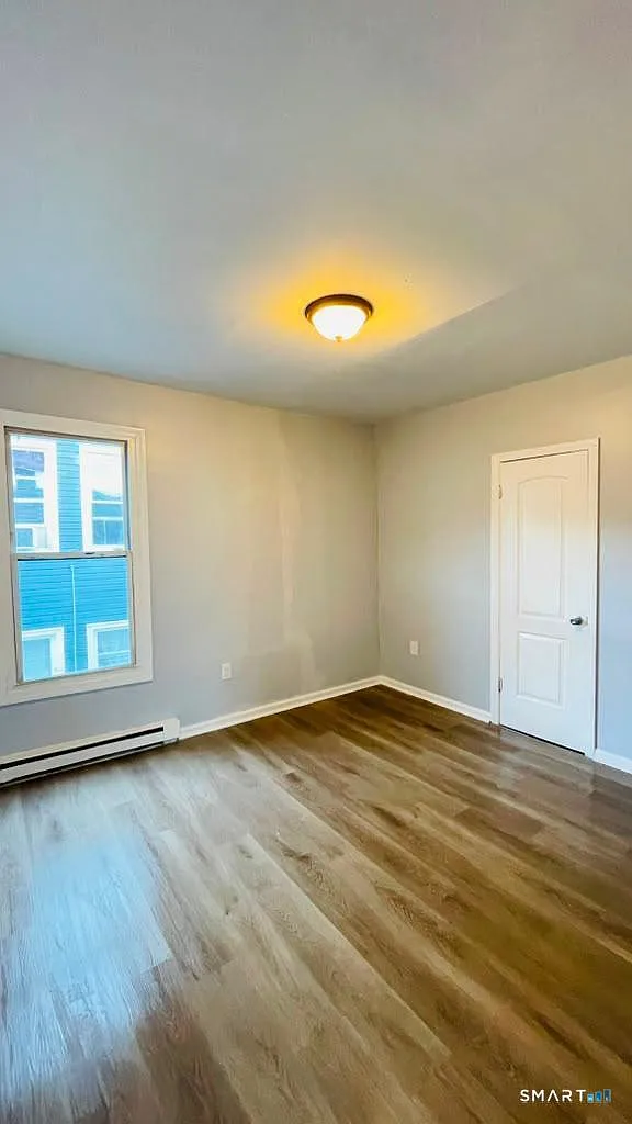 2 bed, 1.0 bath, 850 sqft, $1,350 — Photo 3