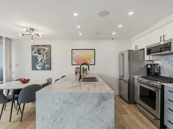 1495 Richards St #3106, Vancouver, BC V6Z 3E3