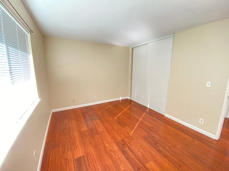 1537 Four Oaks Cir — Photo 3