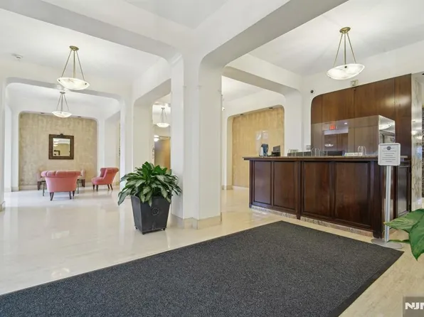 555 North Ave APT 24L, Fort Lee, NJ 07024