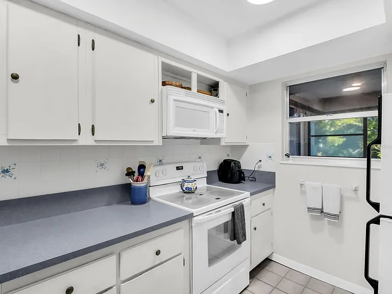 Windrush Bay Dr — Photo 16