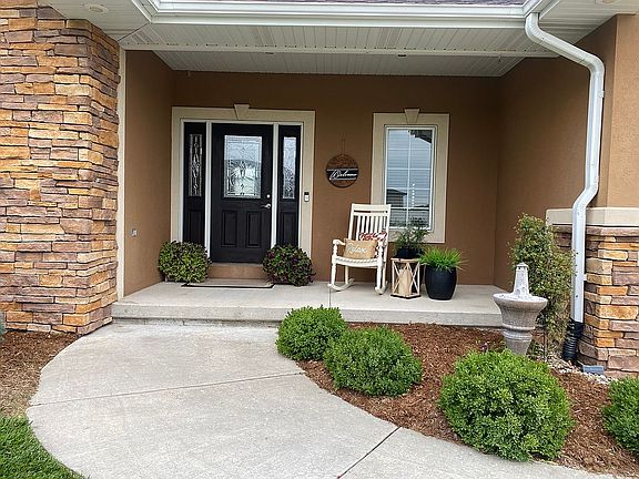 2nd image of 737 E Briarwood Ln
