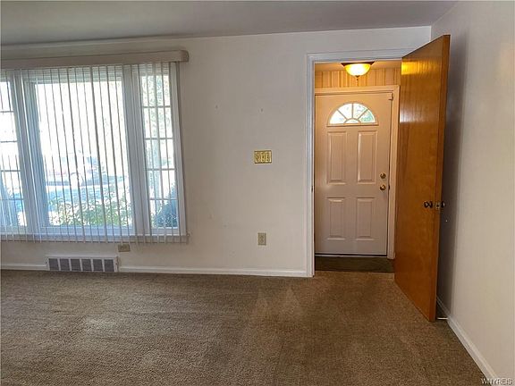5th image of 174 Pickford Ave