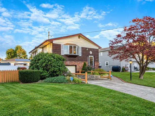 225 Neptune Avenue, West Babylon, NY 11704