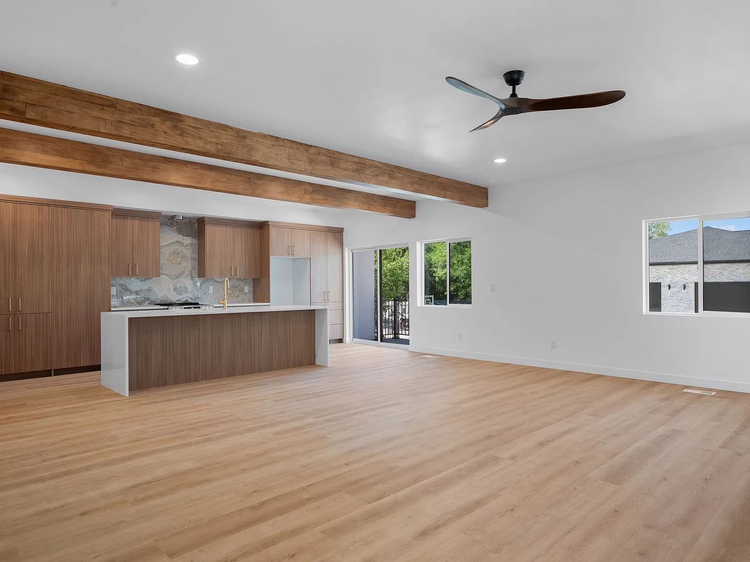 4 bed, 3.5 bath, 2600 sqft, $3,500 — Photo 3