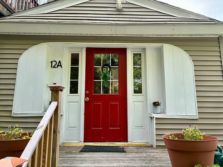 12 Oakland Rd #A — Photo 2