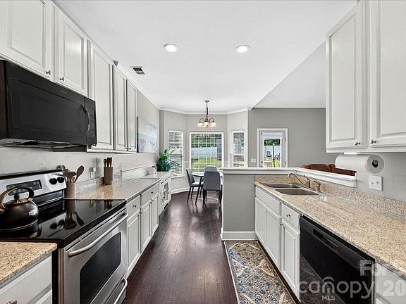 4th image of 404 Havenbrook Way NW