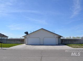 1129/1139 NE Saddleridge St, Mountain Home, ID 83647