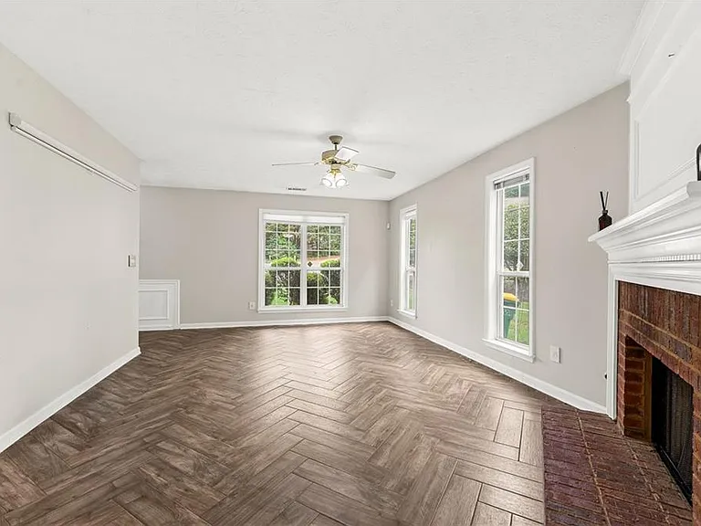 370 Manor Glen Dr — Photo 10