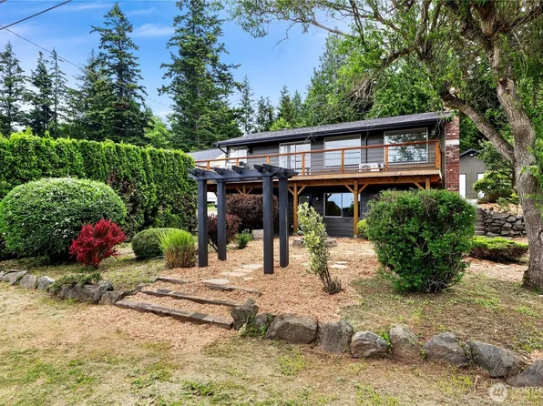 2536 Island View Lane, Lummi Island, WA 98262