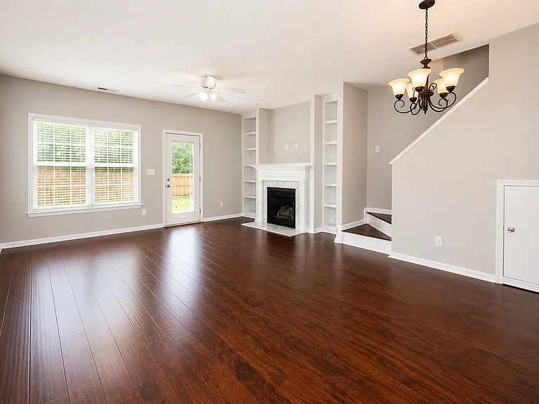 2104 Thornblade Dr — Photo 4