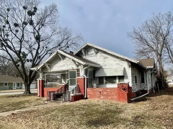 516 W 4th St, Coffeyville, KS 67337