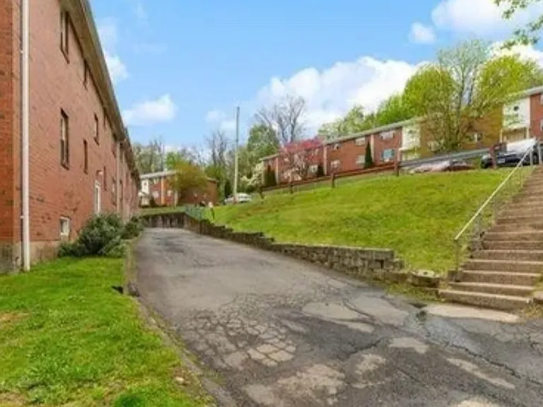 71 Sigwin Dr — Photo 2