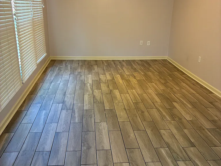 1047 June Rd #3 — Photo 20
