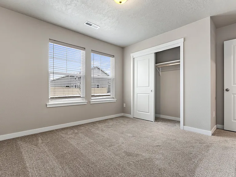 7807 S Dewberry Ave — Photo 4