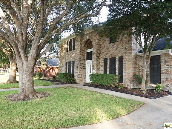 2nd image of 205 Bloomingdale Cir