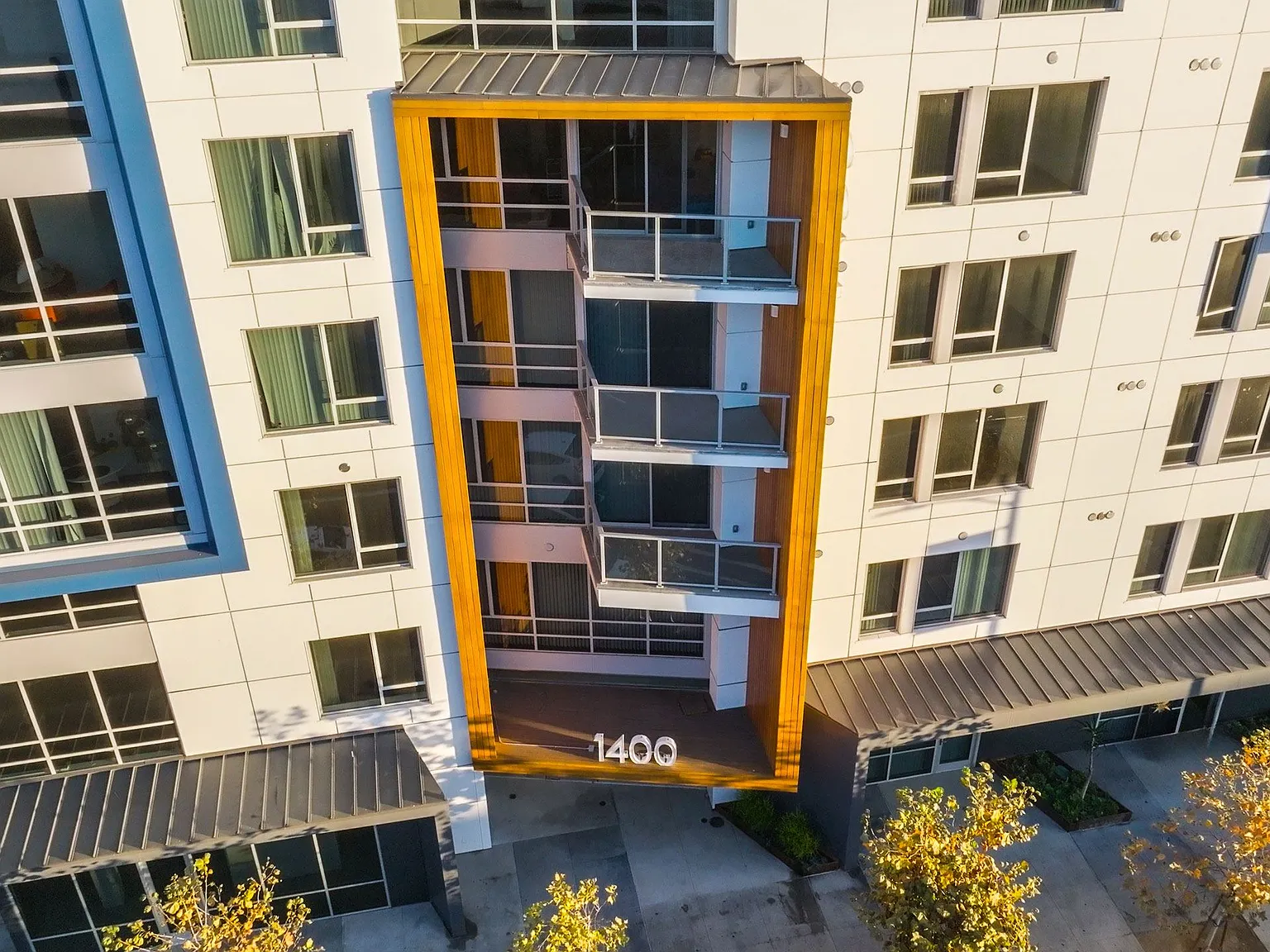 1400 FIG Apartments — Photo 1