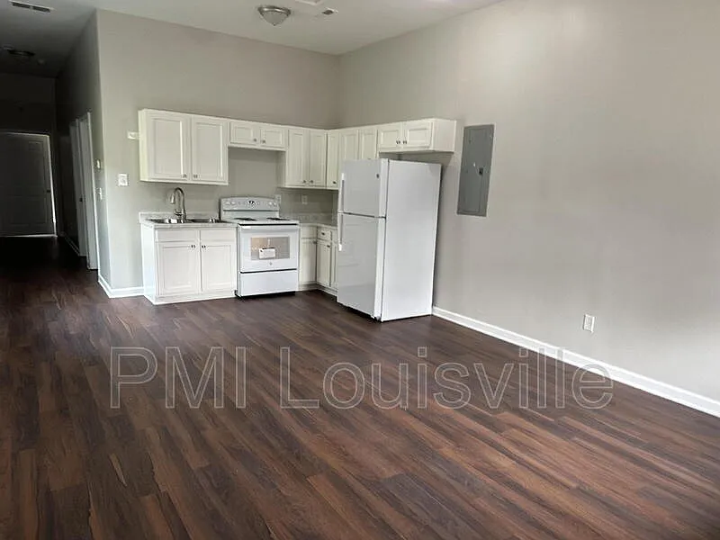 2 bed, 1.0 bath, 758 sqft, $899 — Photo 3