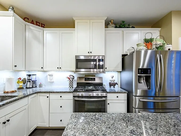 303 Bayside Ct — Photo 12