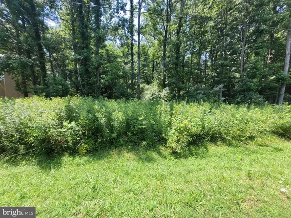 40 Grove Dr, Montross, VA 22520