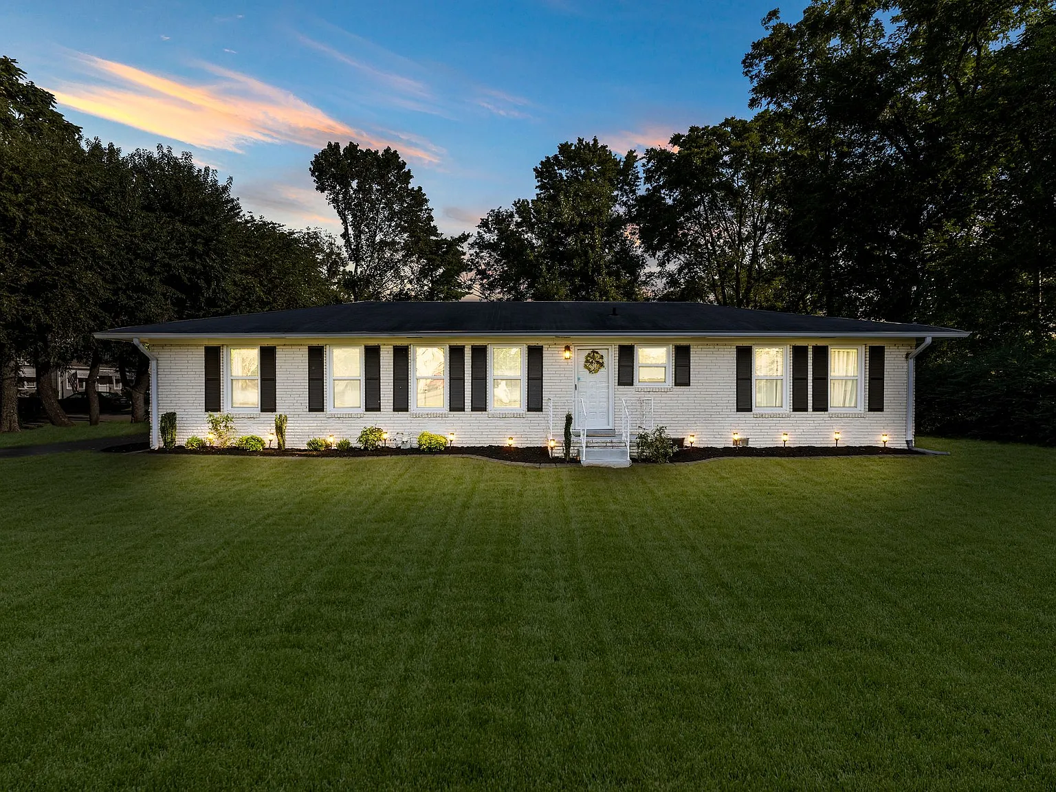 5 bed, 2.5 bath, 1423 sqft, $3,800 — Photo 1