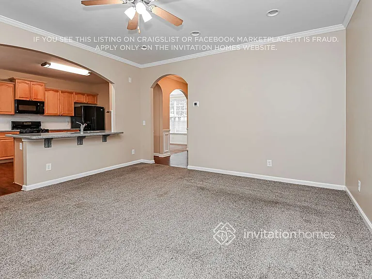 940 Island Bluff Ln — Photo 8