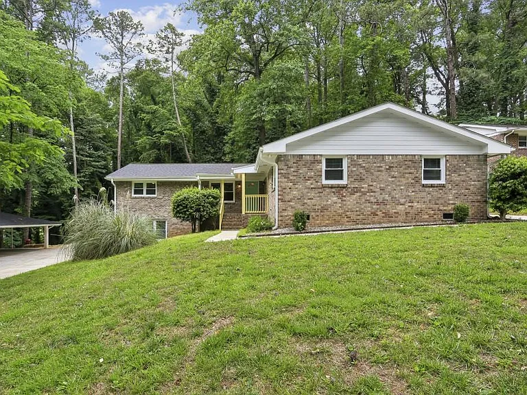 2893 White Oak Dr — Photo 1