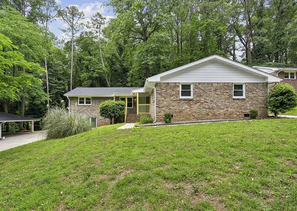 2893 White Oak Dr