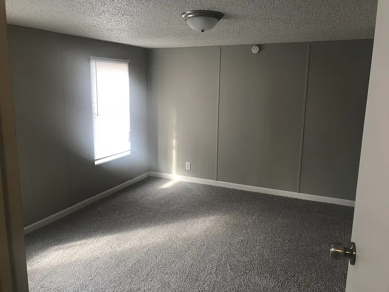 4331 State Road 43 N — Photo 6