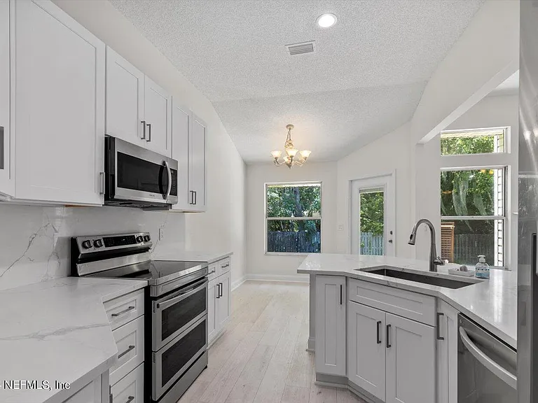 1722 Branch Vine Dr W — Photo 11