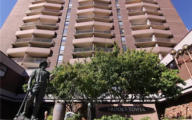 Brooks Towers Condo - 3A — Photo 4