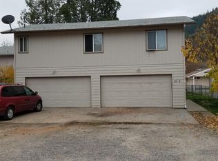 336 N 1st Ave, Gold Hill, OR 97525