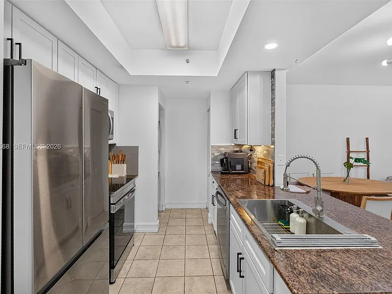 2000 N Bayshore Dr #306 — Photo 7