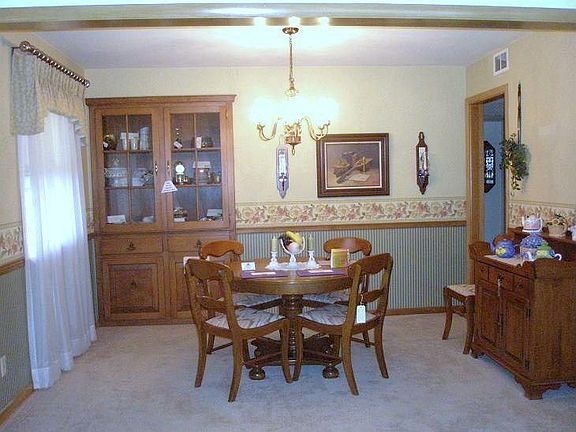 DINING ROOM W/ CHINA CABINET