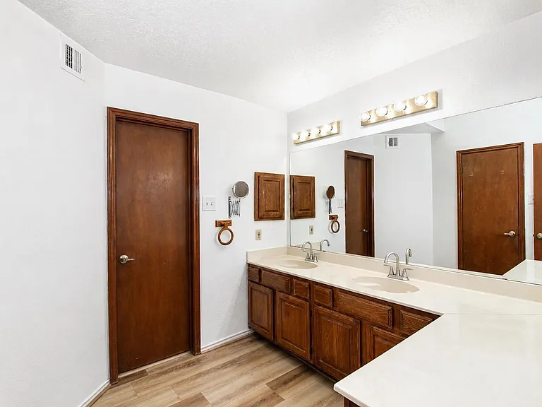 3515 Woodmere Ln — Photo 11