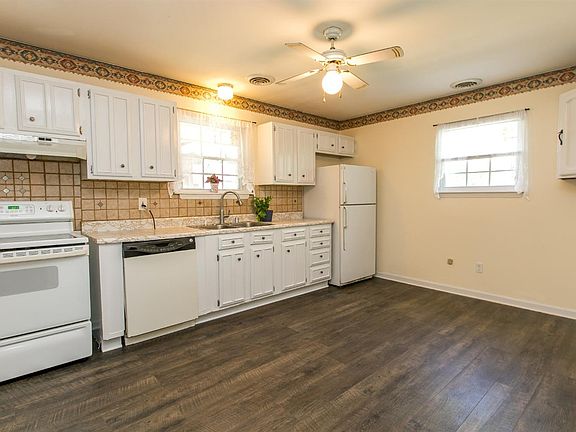 3rd image of 1390 Dix Dr